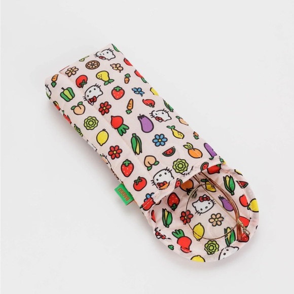 Brand new Baggu hello kitty limited edition sunglasses/ glass case - Picture 2 of 2